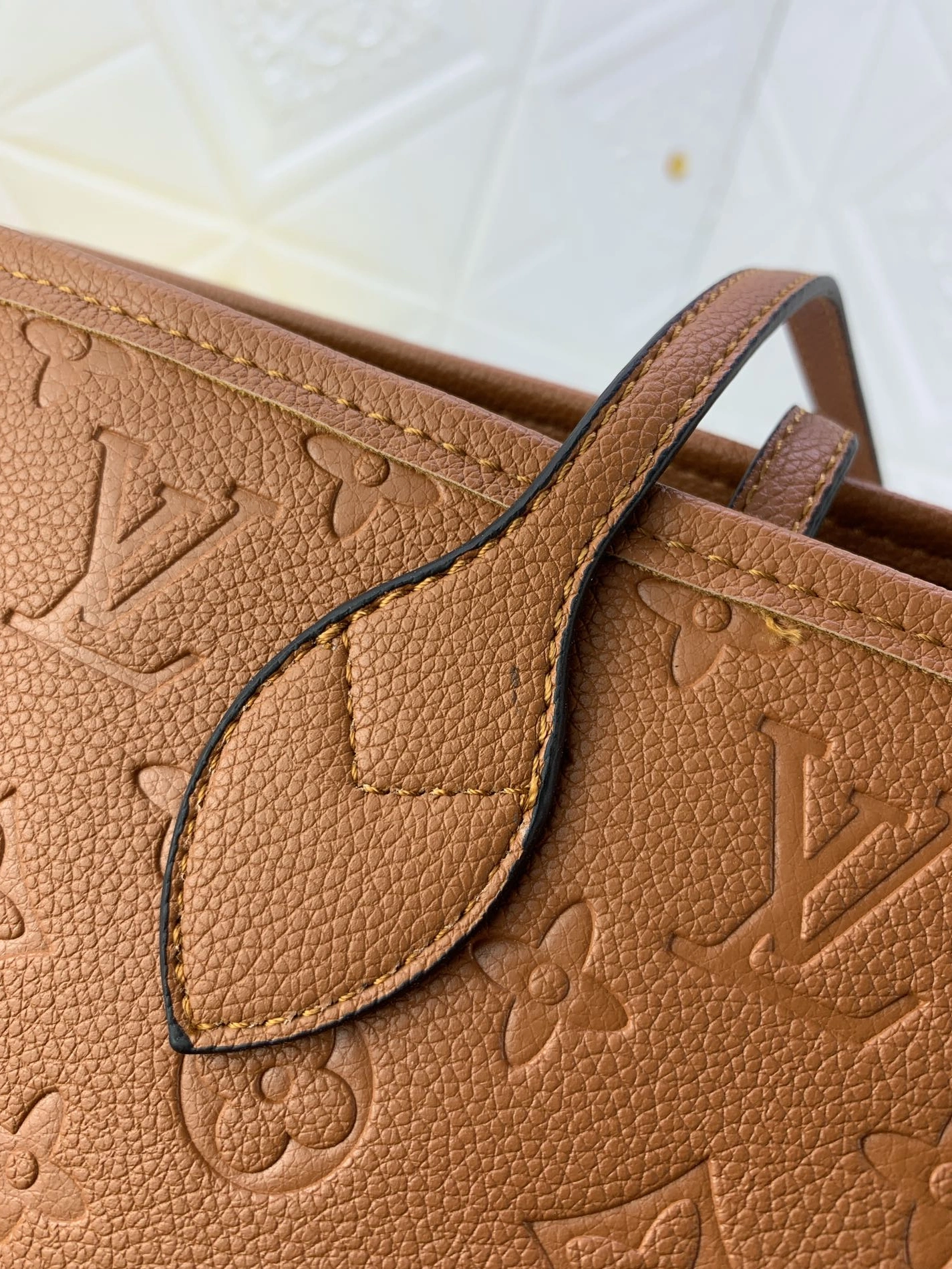 Louis Vuitton AAA Quality Shoulder Bags For Women Elegant 9473