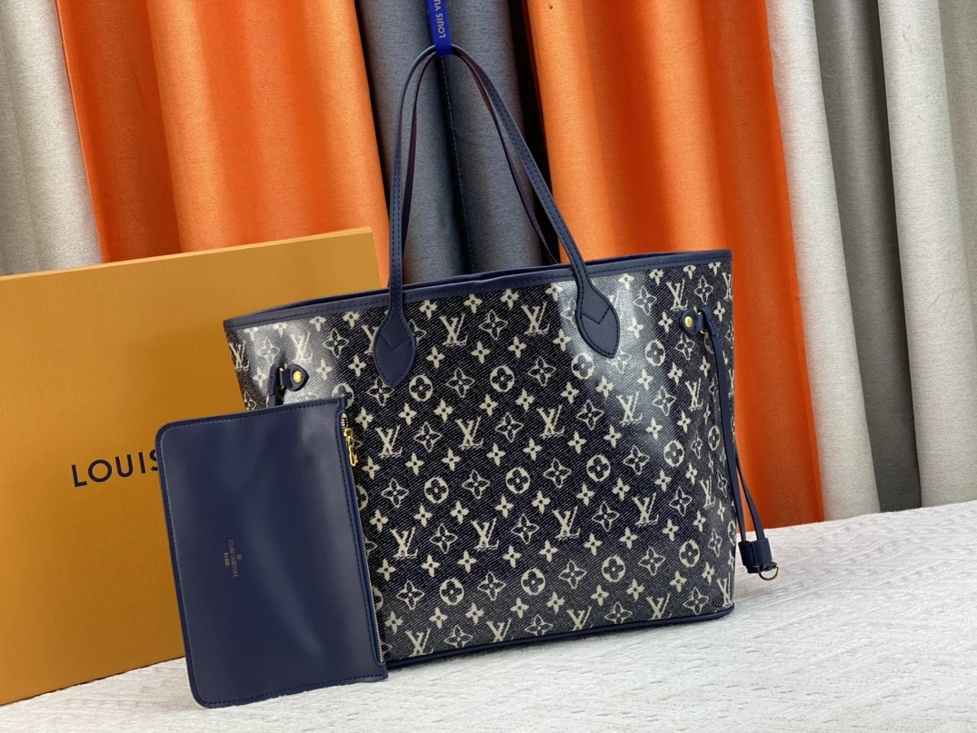 Louis Vuitton AAA Quality Shoulder Bags For Women Elegant 9947