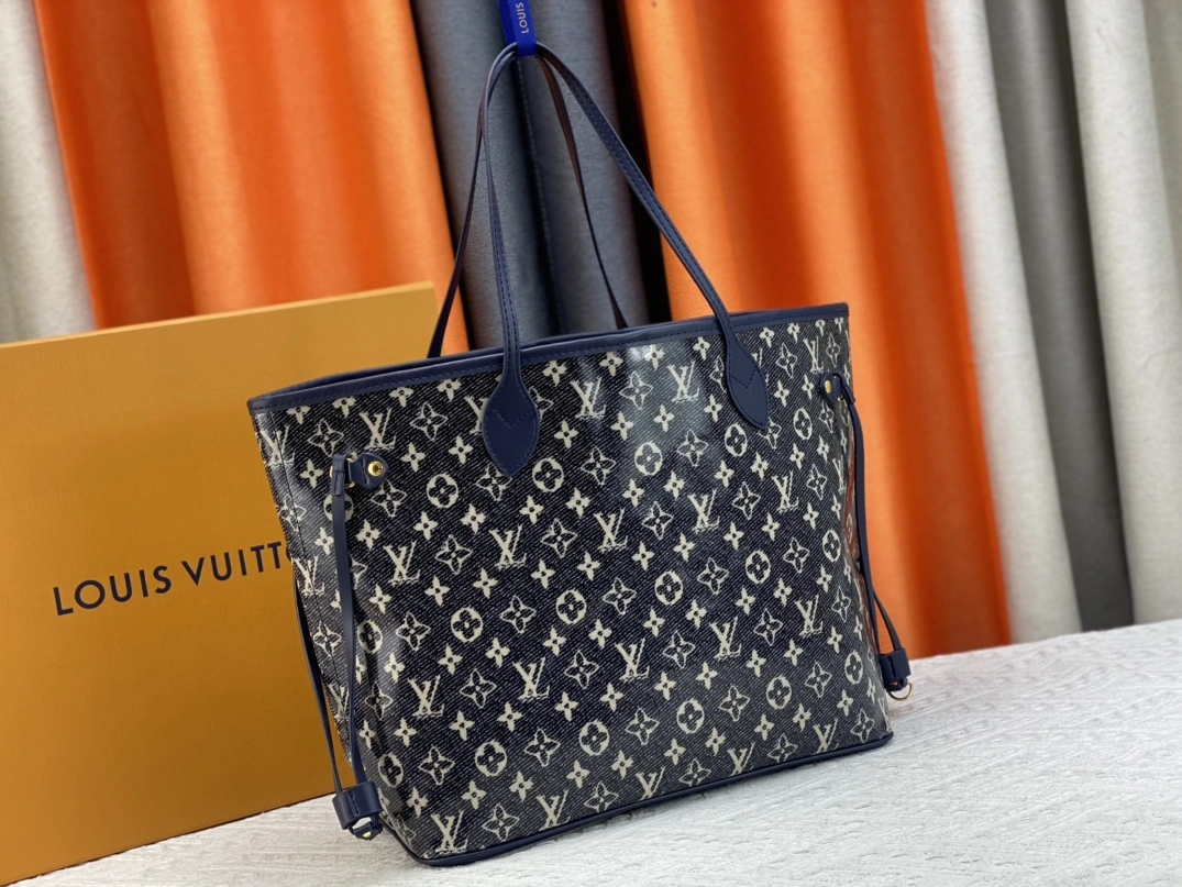 Louis Vuitton AAA Quality Shoulder Bags For Women Elegant 9947
