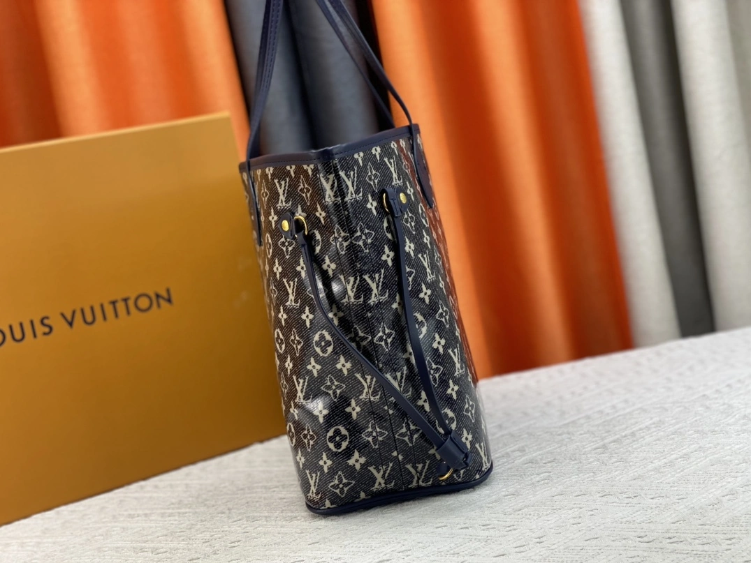 Louis Vuitton AAA Quality Shoulder Bags For Women Elegant 9947