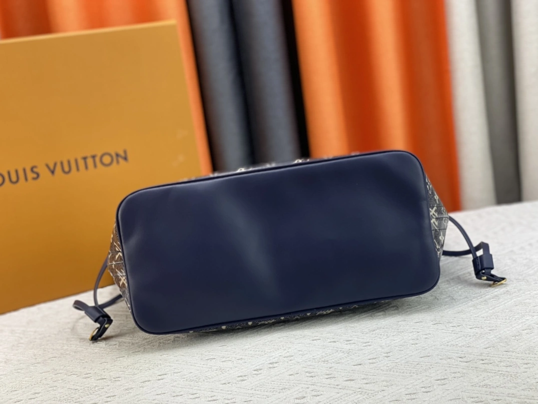 Louis Vuitton AAA Quality Shoulder Bags For Women Elegant 9947
