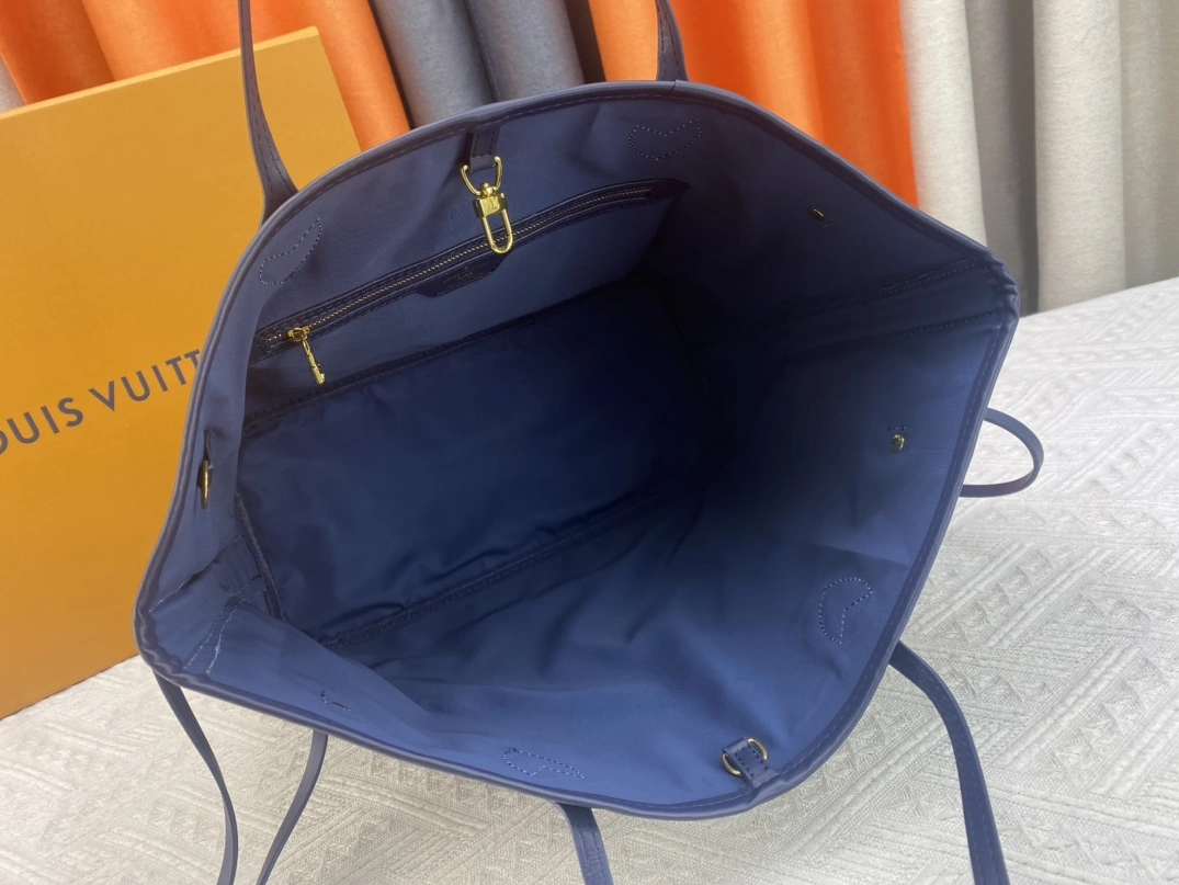 Louis Vuitton AAA Quality Shoulder Bags For Women Elegant 9947