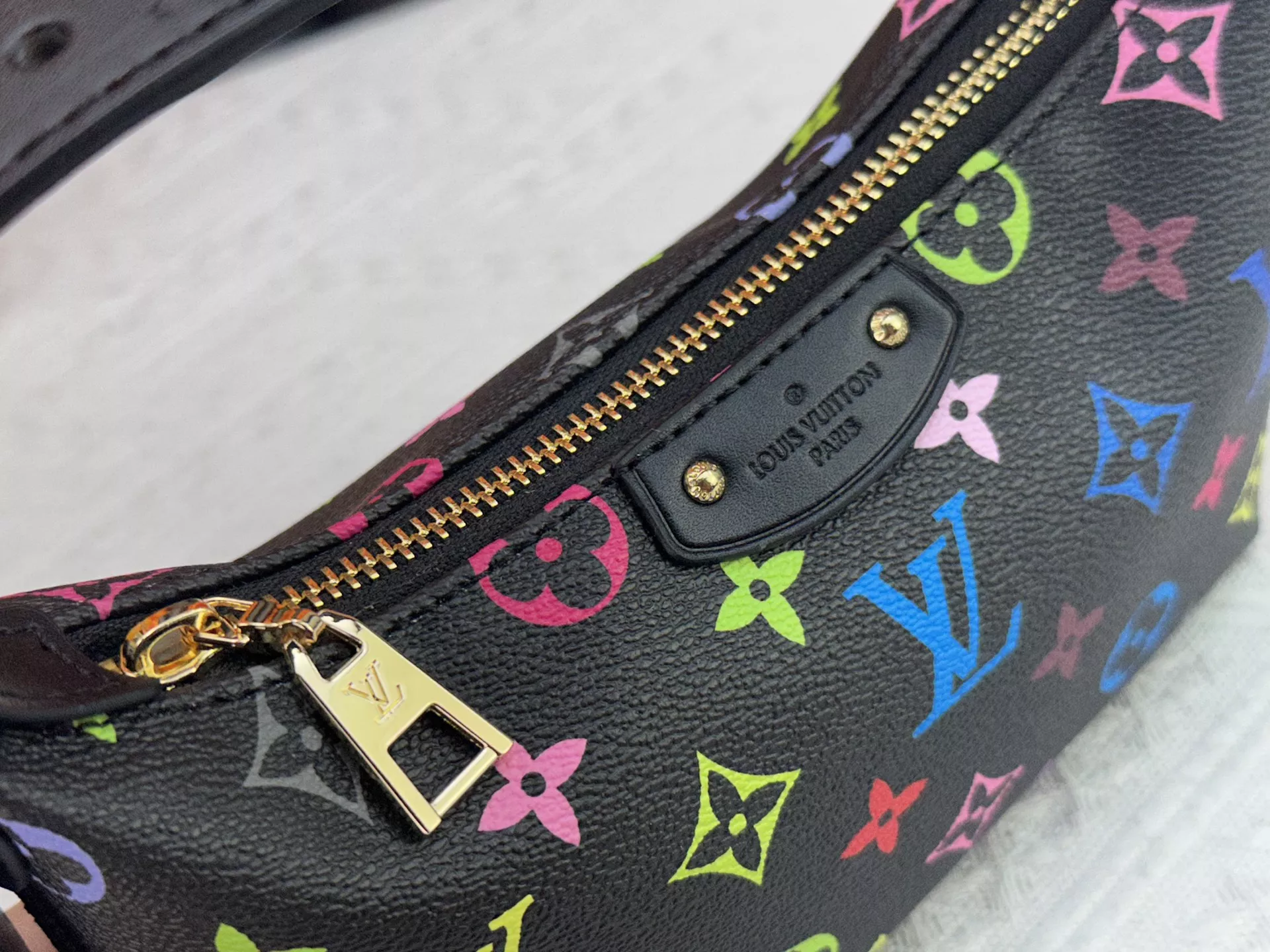Louis Vuitton AAA Quality Shoulder Bags For Women EyeCatching 2143