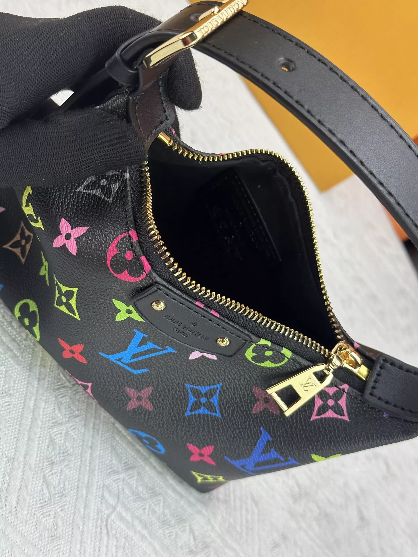 Louis Vuitton AAA Quality Shoulder Bags For Women EyeCatching 2143