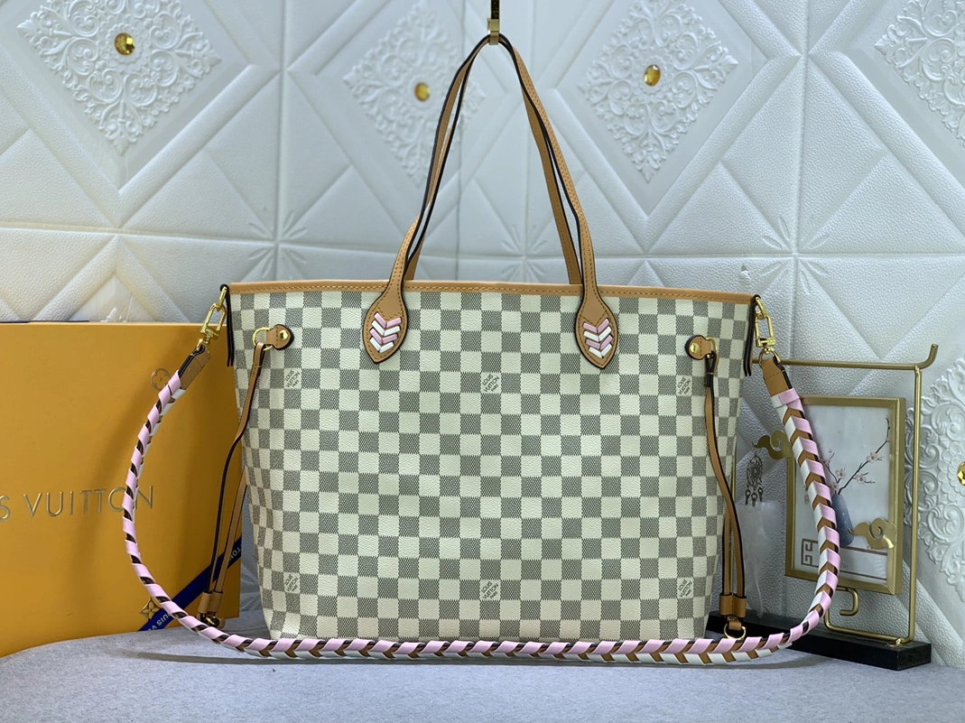 Louis Vuitton AAA Quality Shoulder Bags For Women EyeCatching 5833