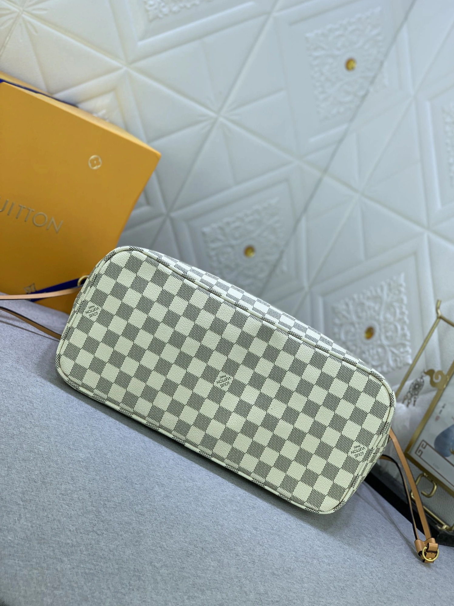 Louis Vuitton AAA Quality Shoulder Bags For Women EyeCatching 5833