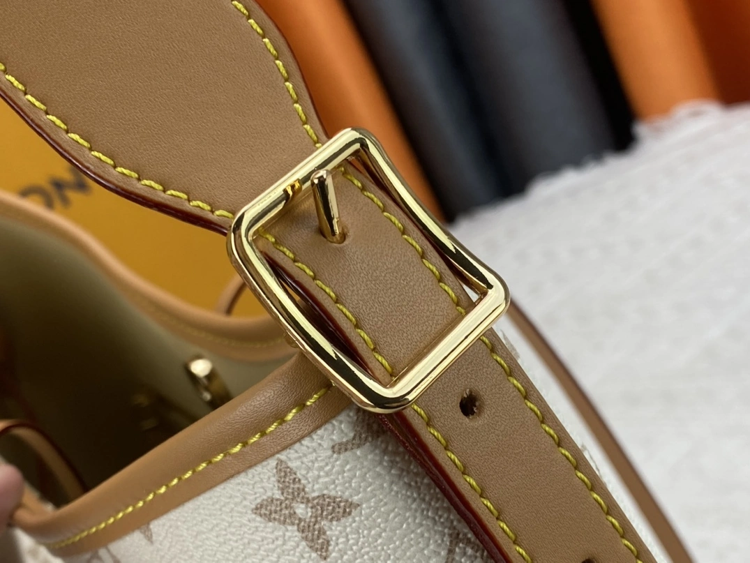 Louis Vuitton AAA Quality Shoulder Bags For Women Fashionable 1773