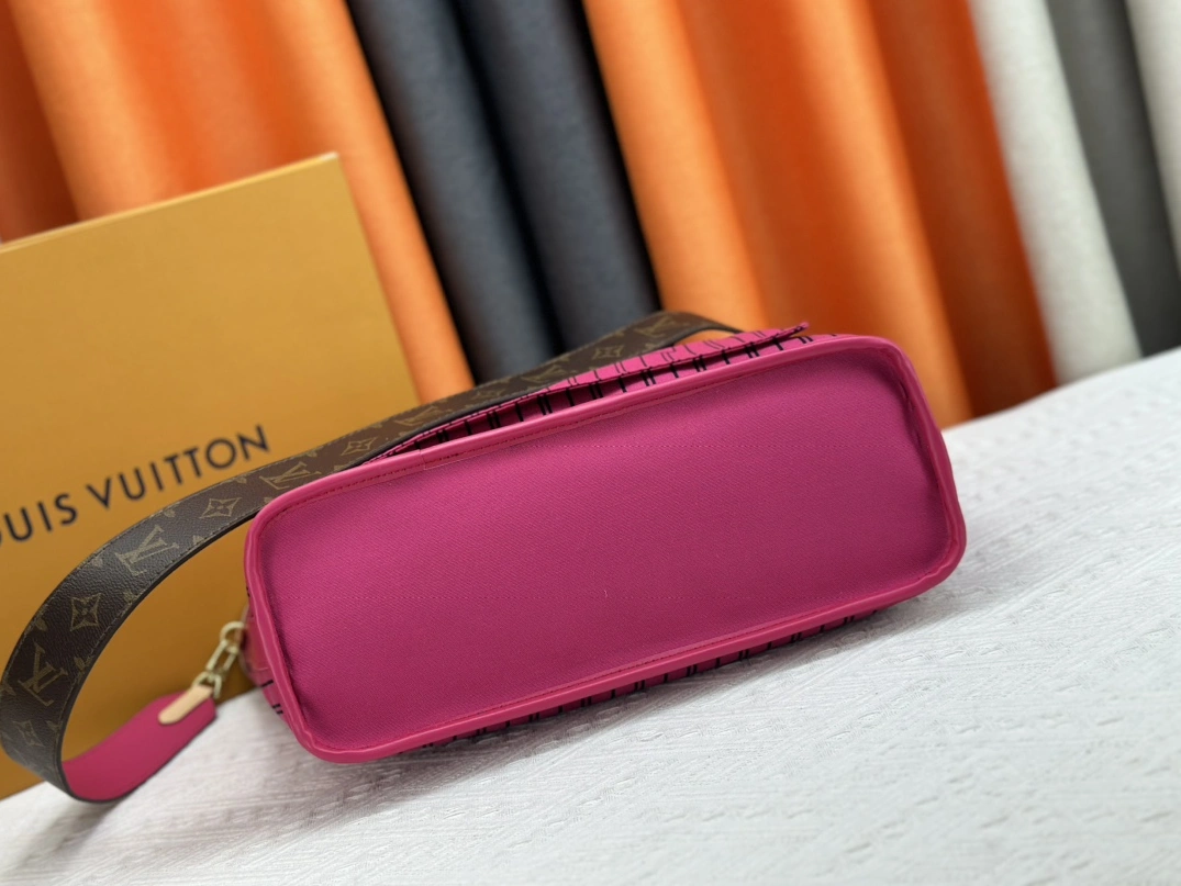 Louis Vuitton AAA Quality Shoulder Bags For Women Fashionable 5623