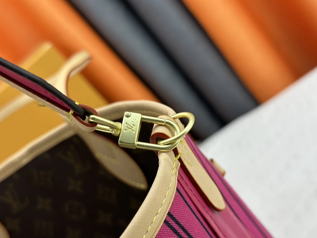 Louis Vuitton AAA Quality Shoulder Bags For Women Fashionable 5623