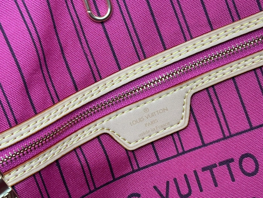 Louis Vuitton AAA Quality Shoulder Bags For Women Fashionable 5623