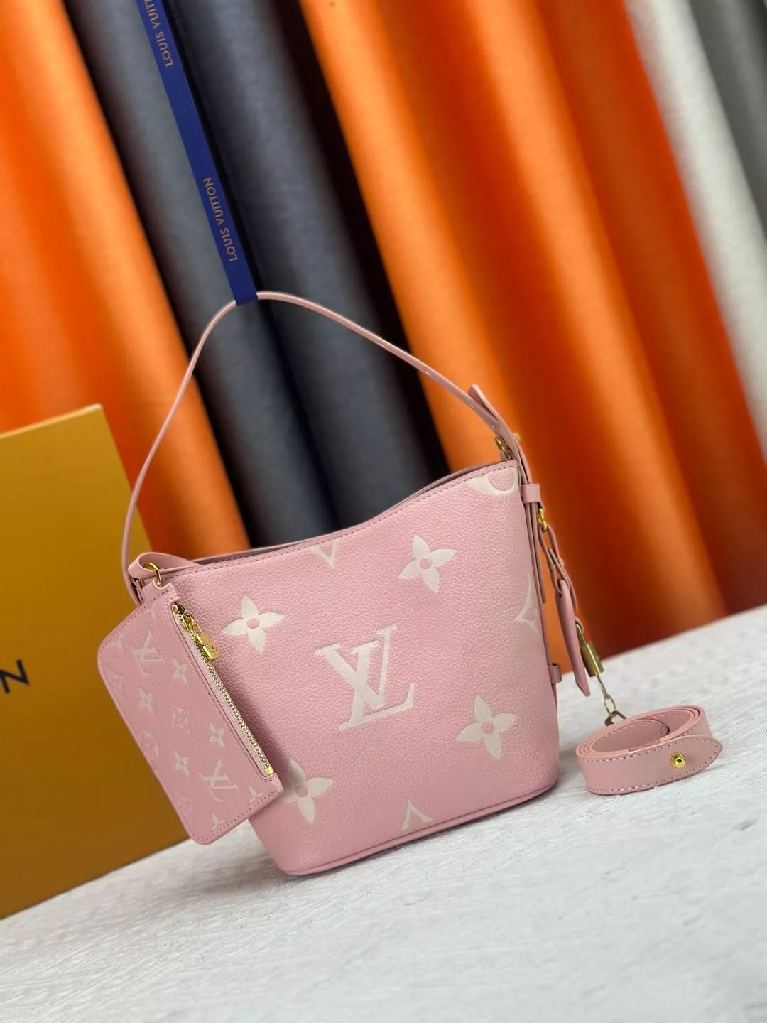 Louis Vuitton AAA Quality Shoulder Bags For Women Fashionable 7369