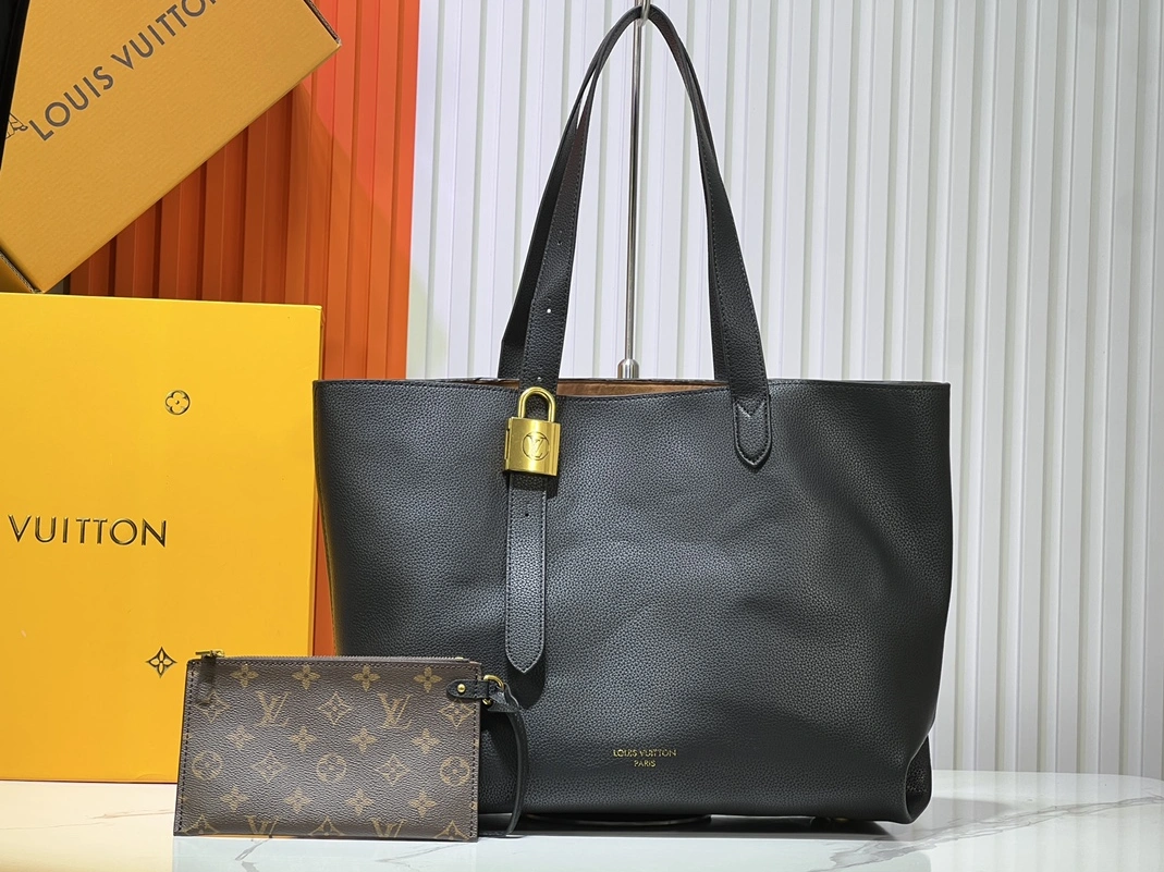 Louis Vuitton AAA Quality Shoulder Bags For Women Fashionable 9285
