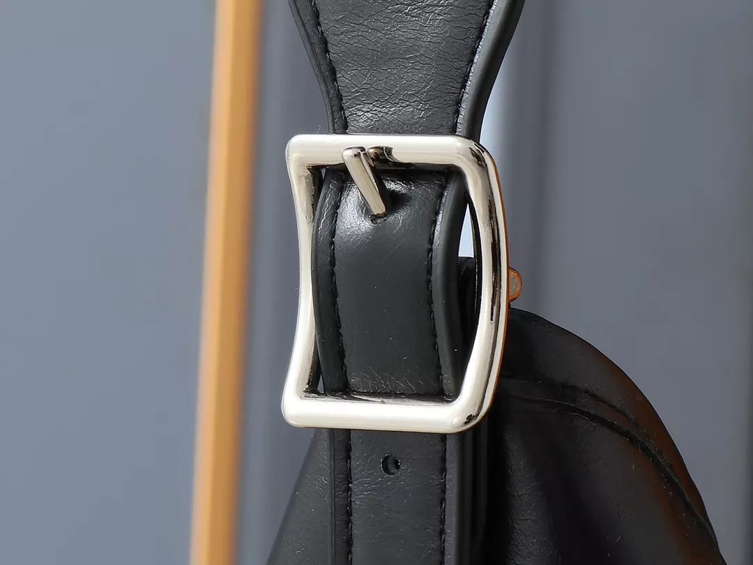 Louis Vuitton AAA Quality Shoulder Bags For Women Flexible 4684