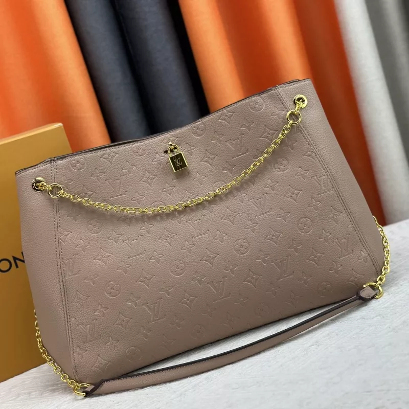 Louis Vuitton AAA Quality Shoulder Bags For Women Flexible 6479