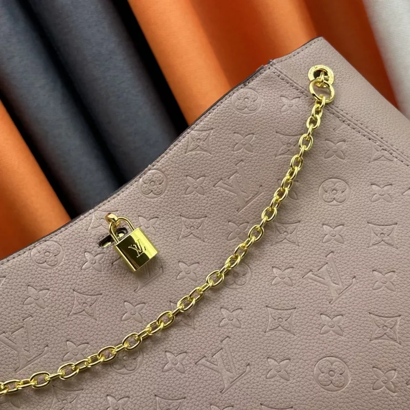 Louis Vuitton AAA Quality Shoulder Bags For Women Flexible 6479