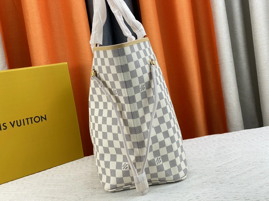 Louis Vuitton AAA Quality Shoulder Bags For Women Flexible 6739