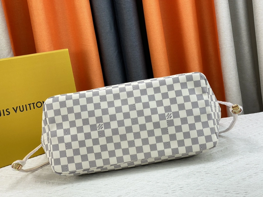 Louis Vuitton AAA Quality Shoulder Bags For Women Flexible 6739