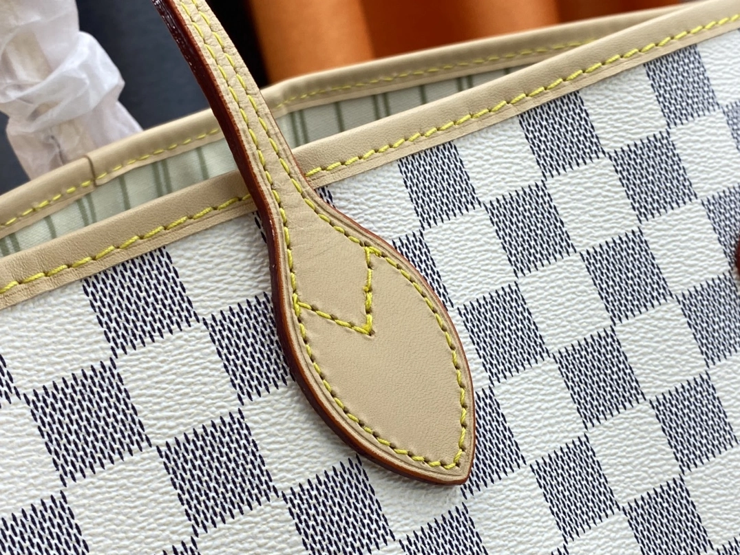 Louis Vuitton AAA Quality Shoulder Bags For Women Flexible 6739
