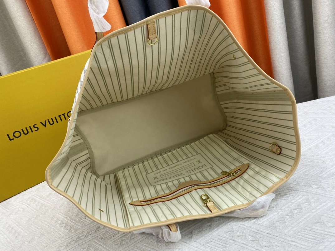 Louis Vuitton AAA Quality Shoulder Bags For Women Flexible 6739