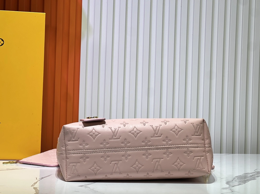 Louis Vuitton AAA Quality Shoulder Bags For Women Flexible 8775