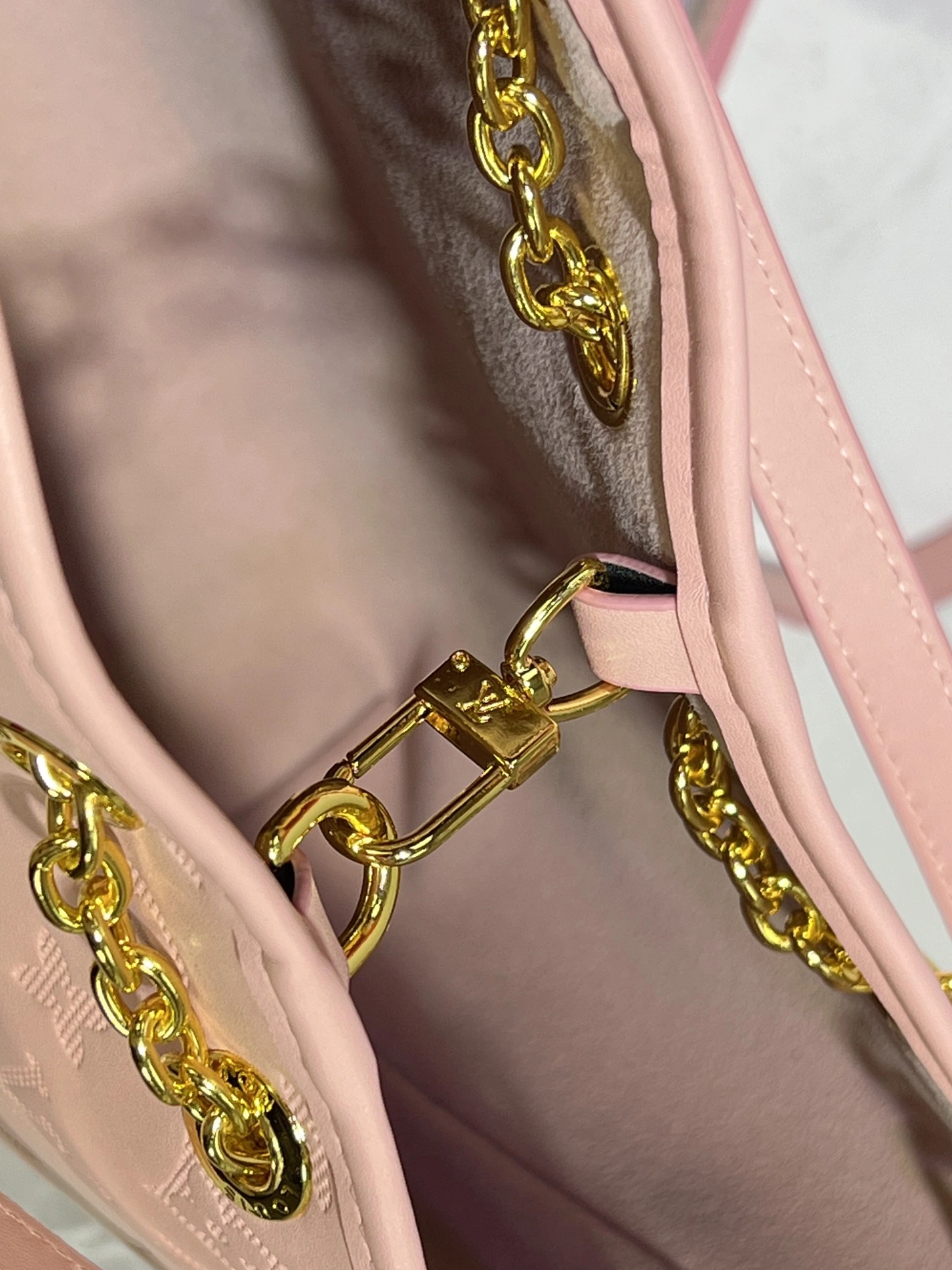 Louis Vuitton AAA Quality Shoulder Bags For Women Flexible 8775