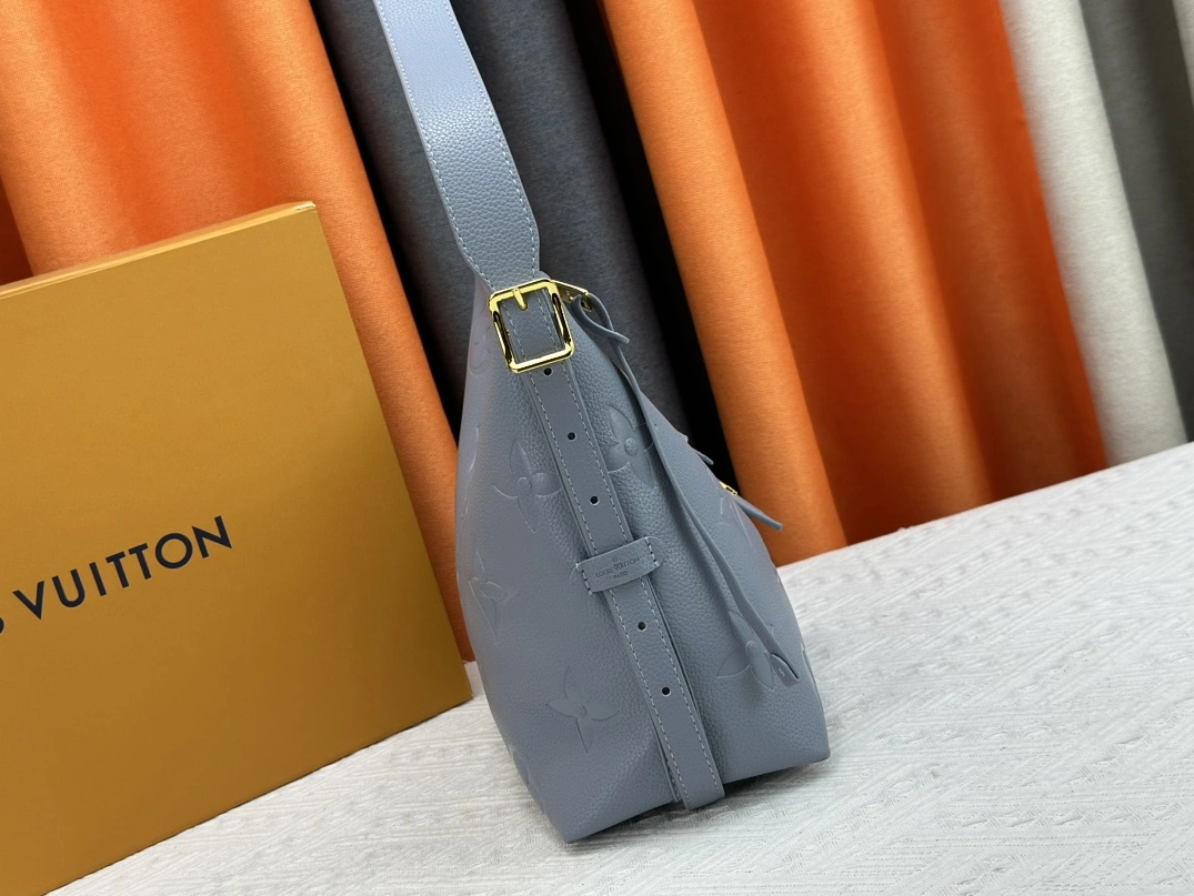 Louis Vuitton AAA Quality Shoulder Bags For Women GoAnywhere 1213