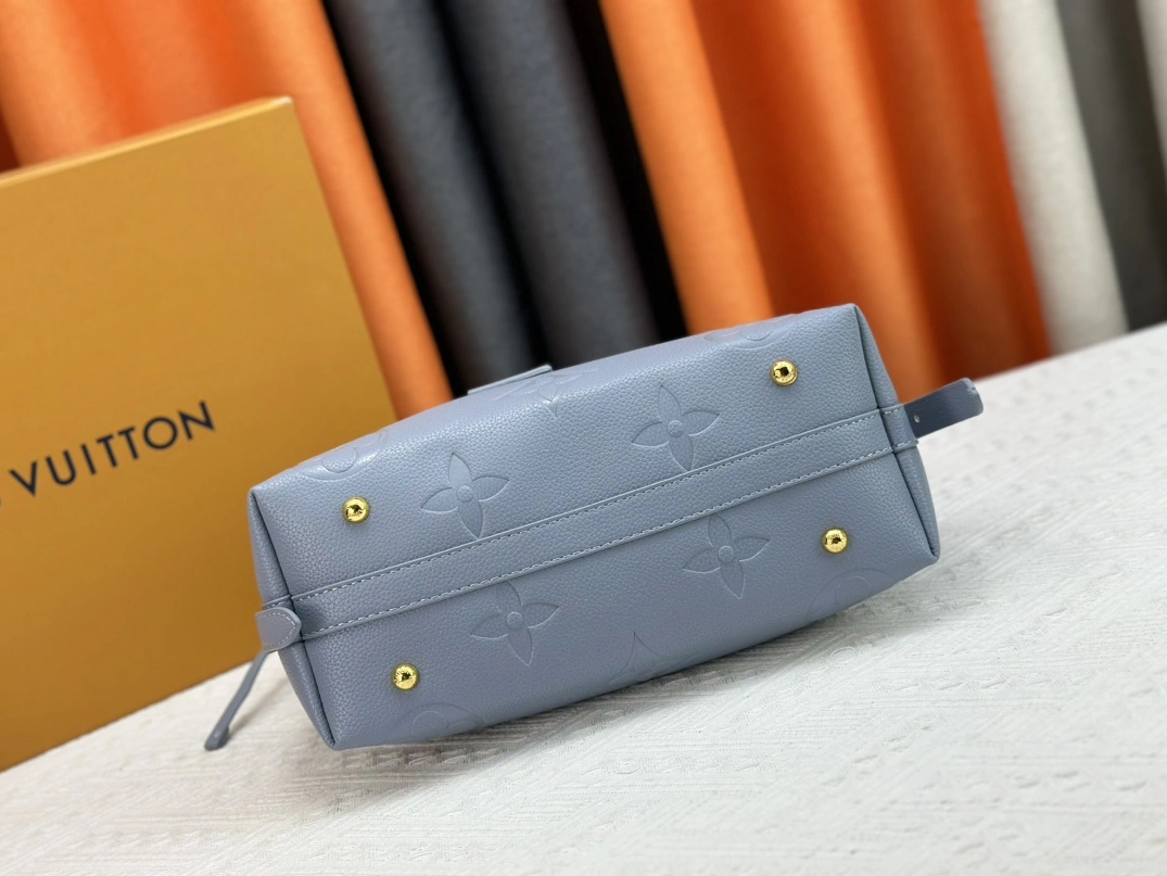 Louis Vuitton AAA Quality Shoulder Bags For Women GoAnywhere 1213