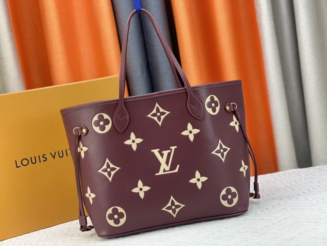 Louis Vuitton AAA Quality Shoulder Bags For Women GoAnywhere 299