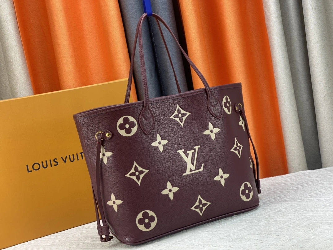 Louis Vuitton AAA Quality Shoulder Bags For Women GoAnywhere 299