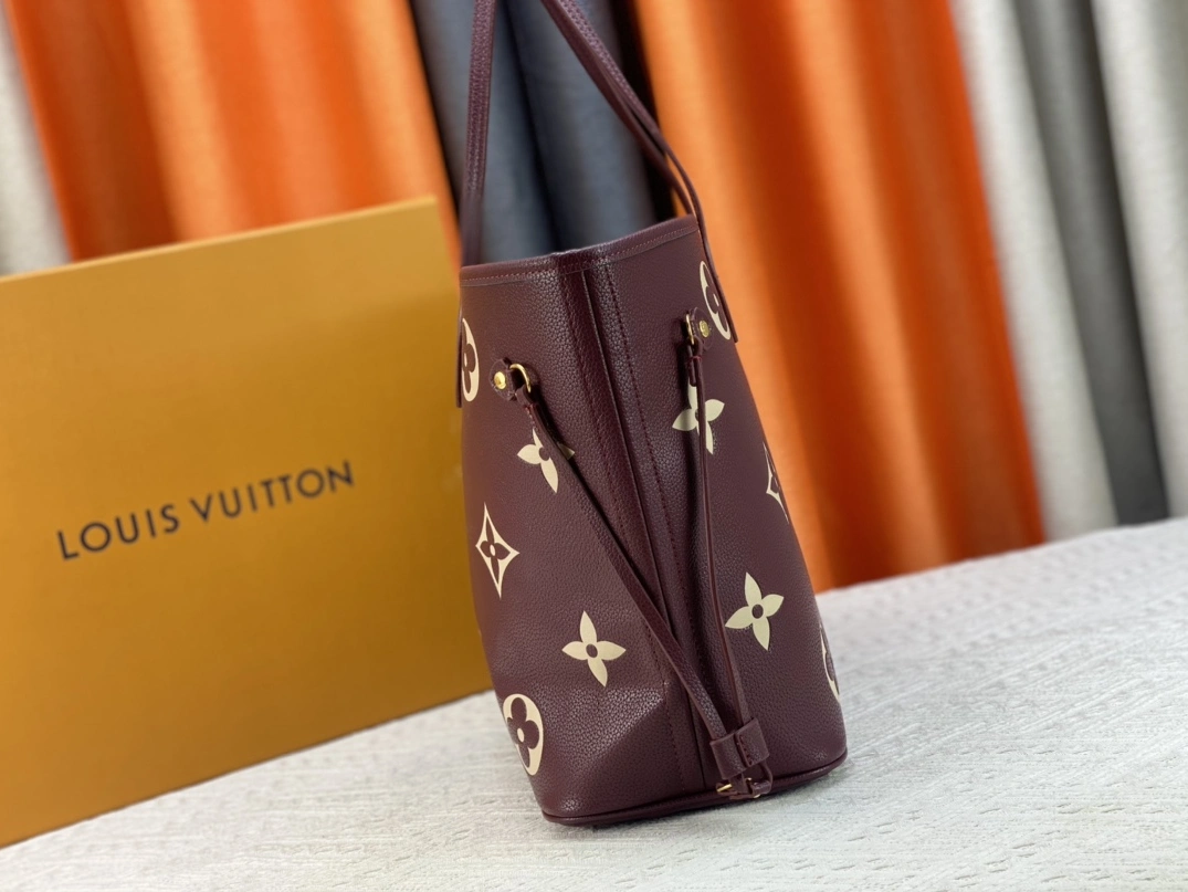 Louis Vuitton AAA Quality Shoulder Bags For Women GoAnywhere 299