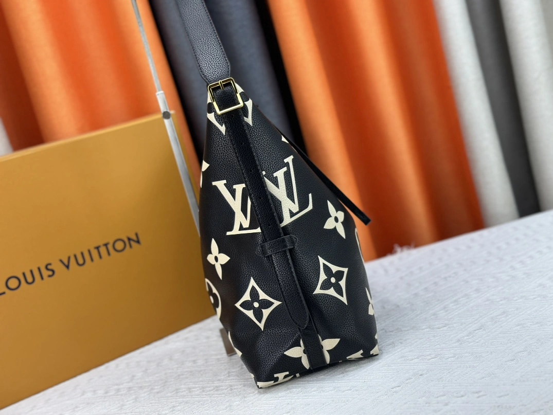 Louis Vuitton AAA Quality Shoulder Bags For Women GoodFit 5576