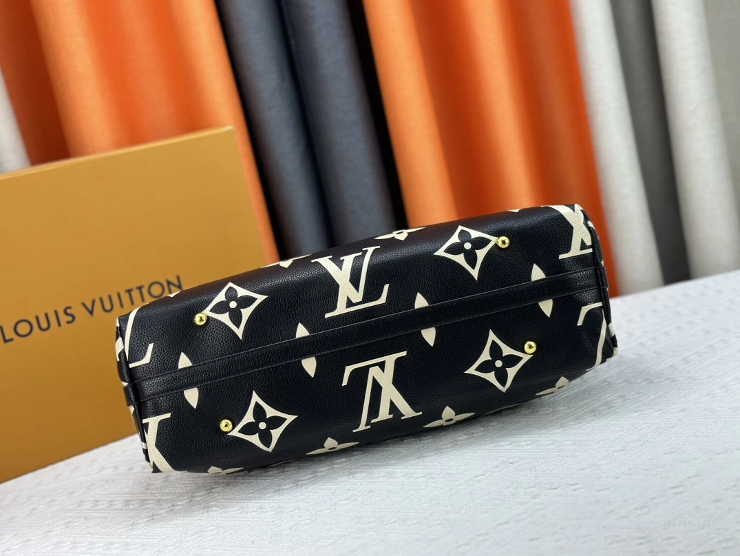 Louis Vuitton AAA Quality Shoulder Bags For Women GoodFit 5576