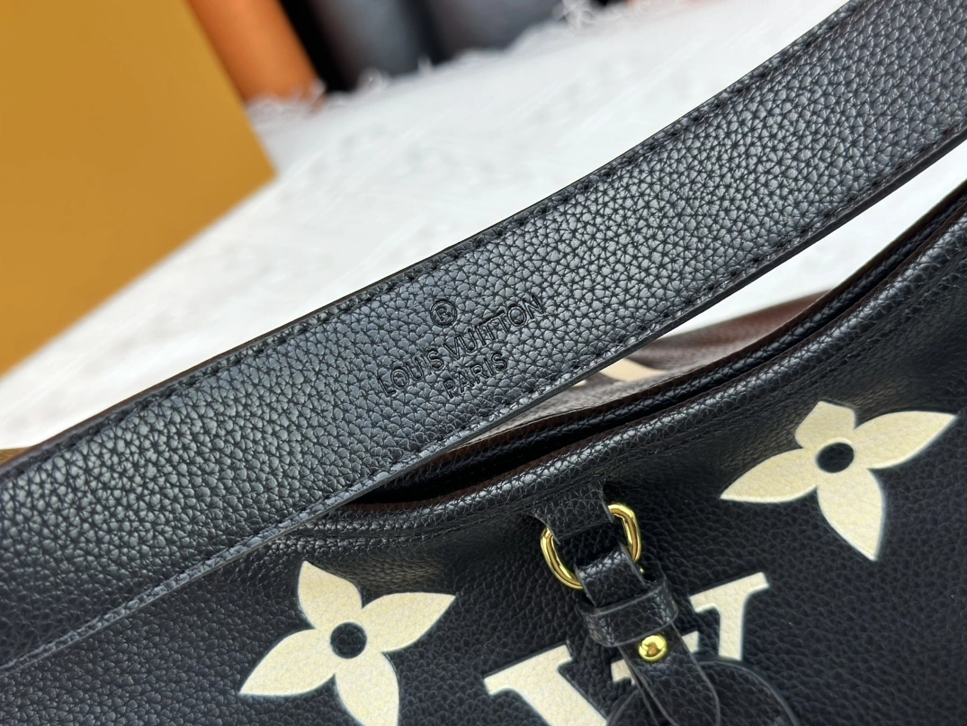 Louis Vuitton AAA Quality Shoulder Bags For Women GoodFit 5576