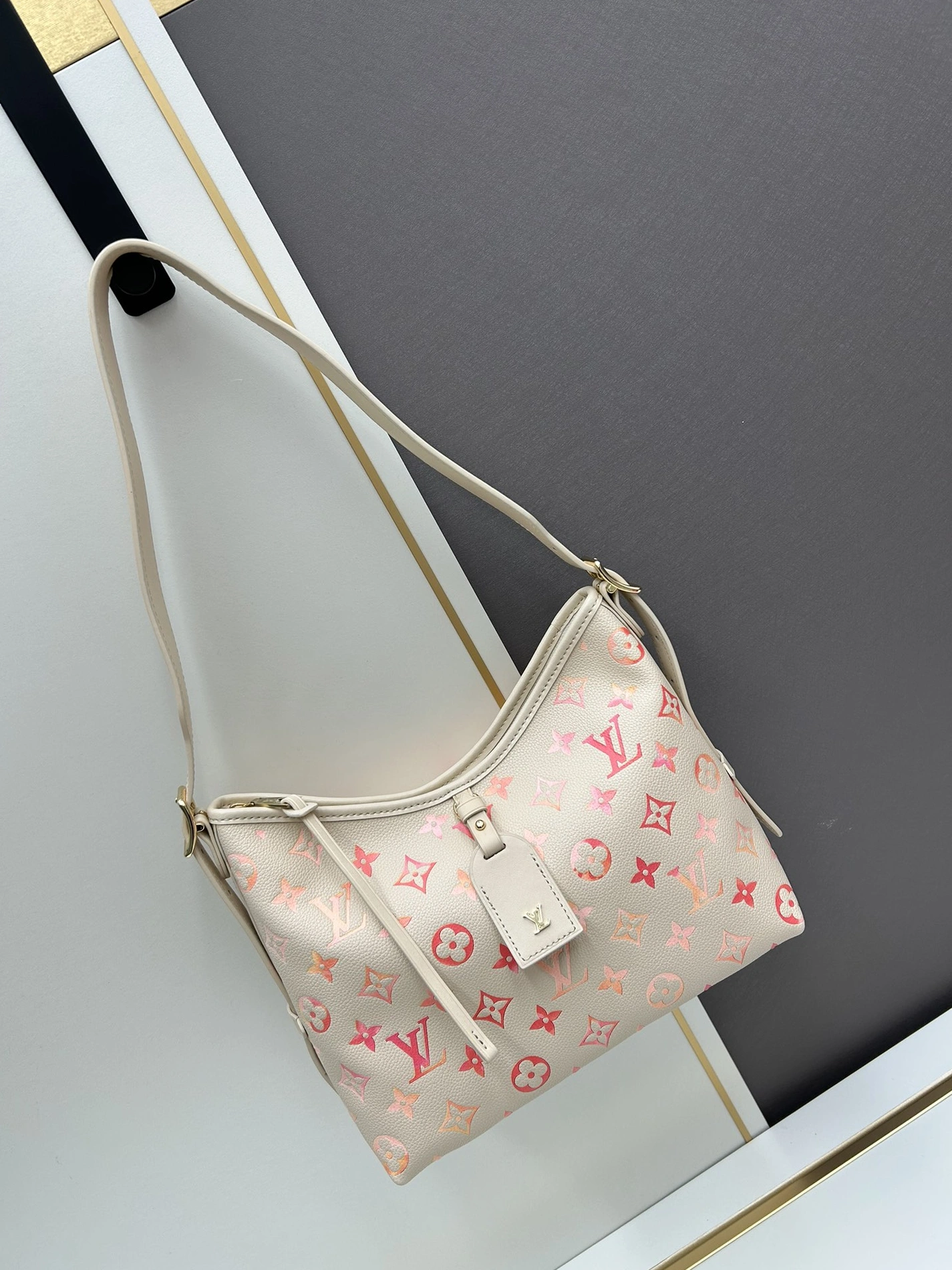 Louis Vuitton AAA Quality Shoulder Bags For Women HighQuality 8556