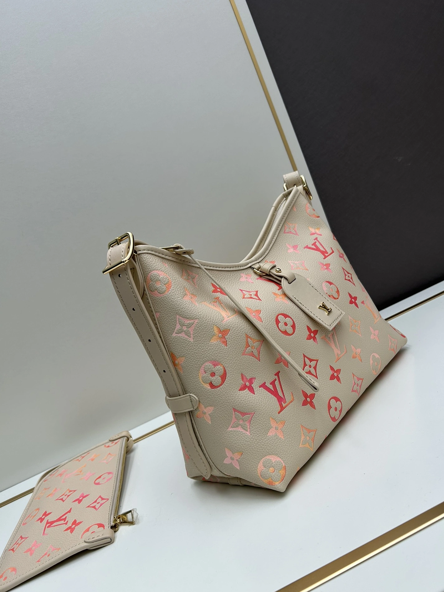 Louis Vuitton AAA Quality Shoulder Bags For Women HighQuality 8556