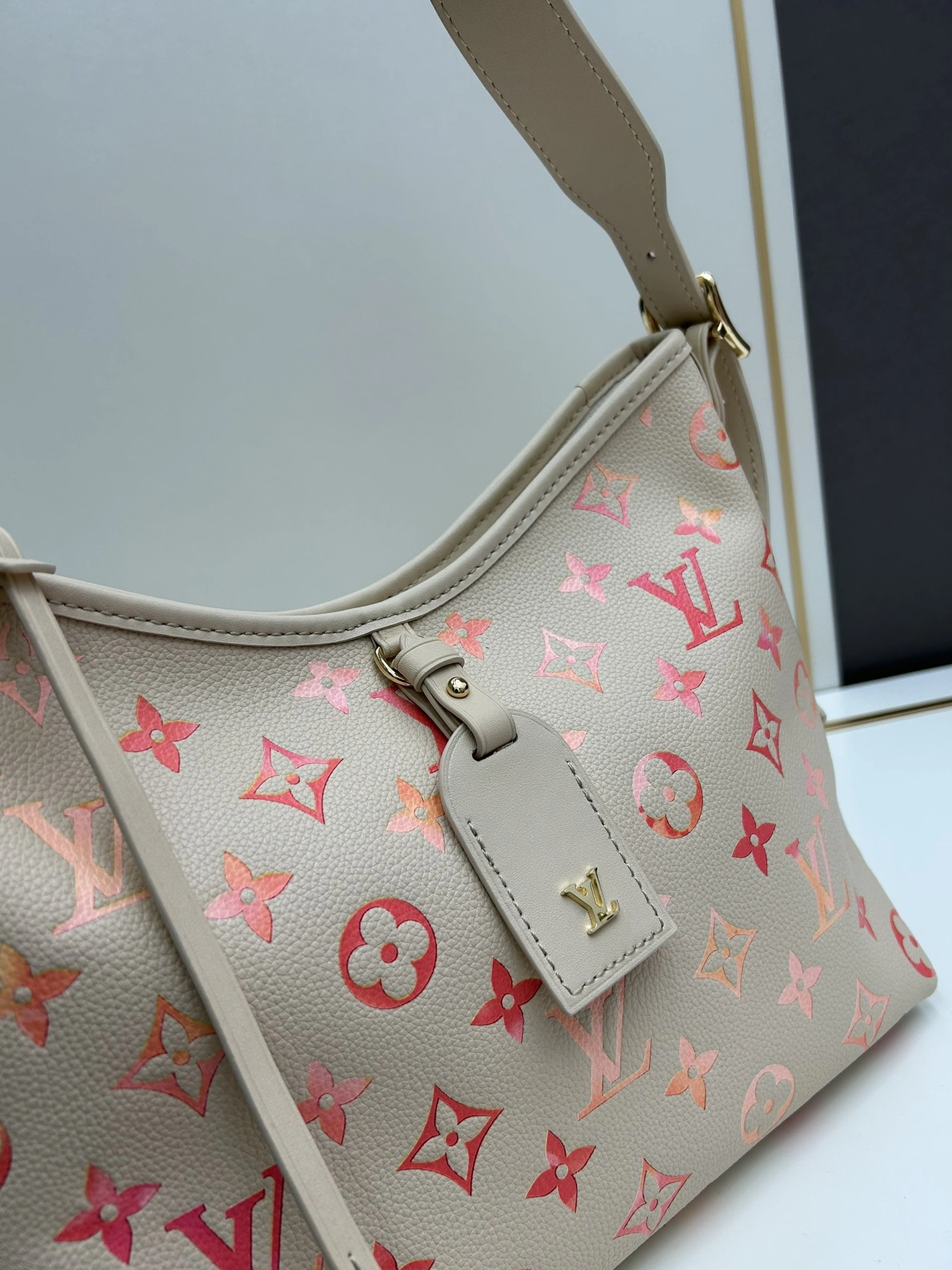 Louis Vuitton AAA Quality Shoulder Bags For Women HighQuality 8556