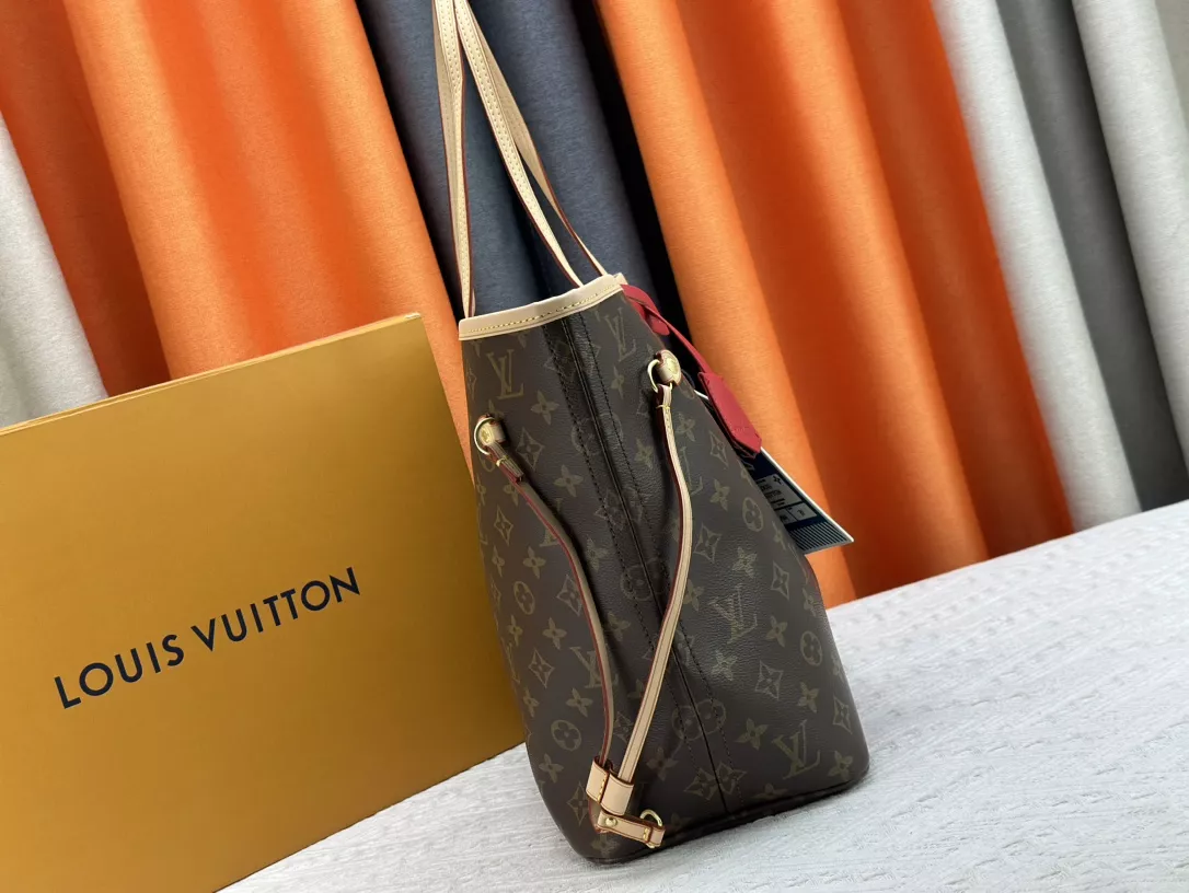 Louis Vuitton AAA Quality Shoulder Bags For Women Lightweight 2660