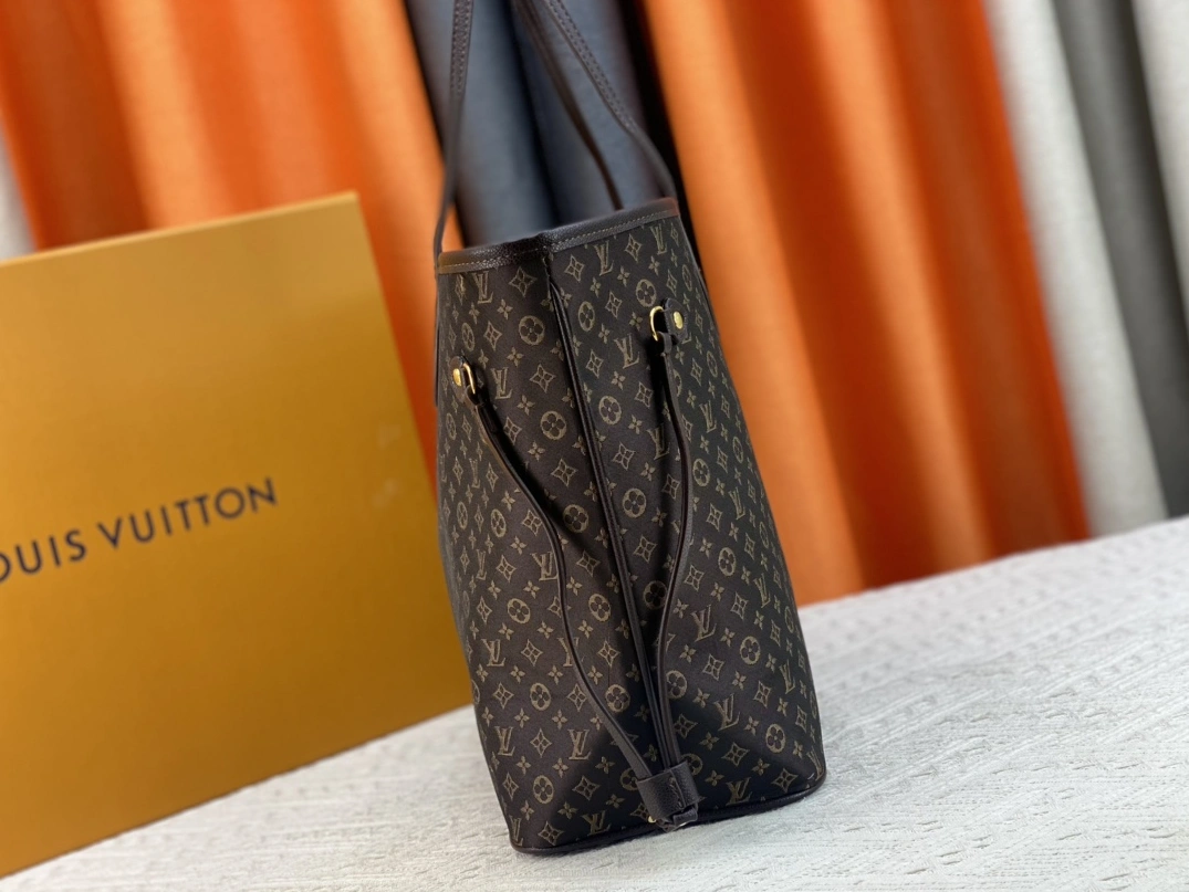 Louis Vuitton AAA Quality Shoulder Bags For Women Lightweight 3519