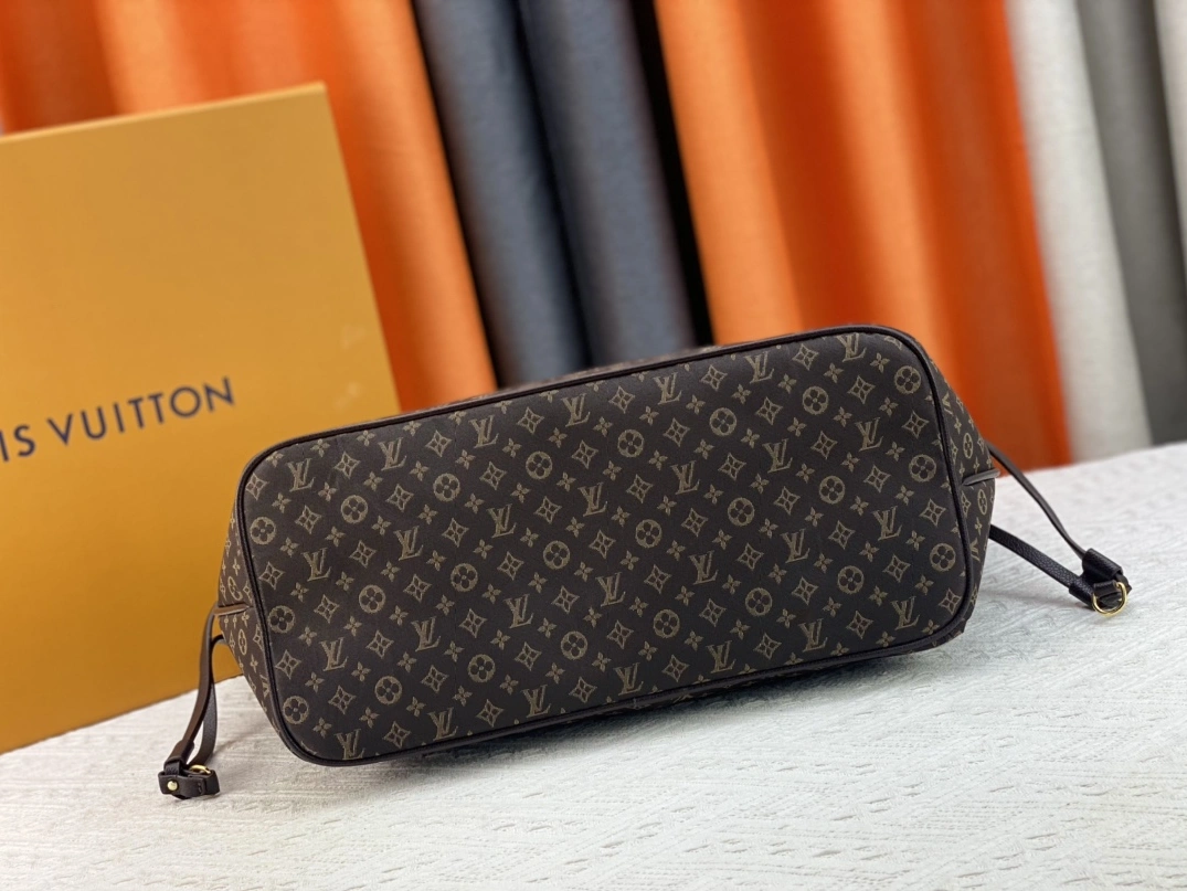 Louis Vuitton AAA Quality Shoulder Bags For Women Lightweight 3519