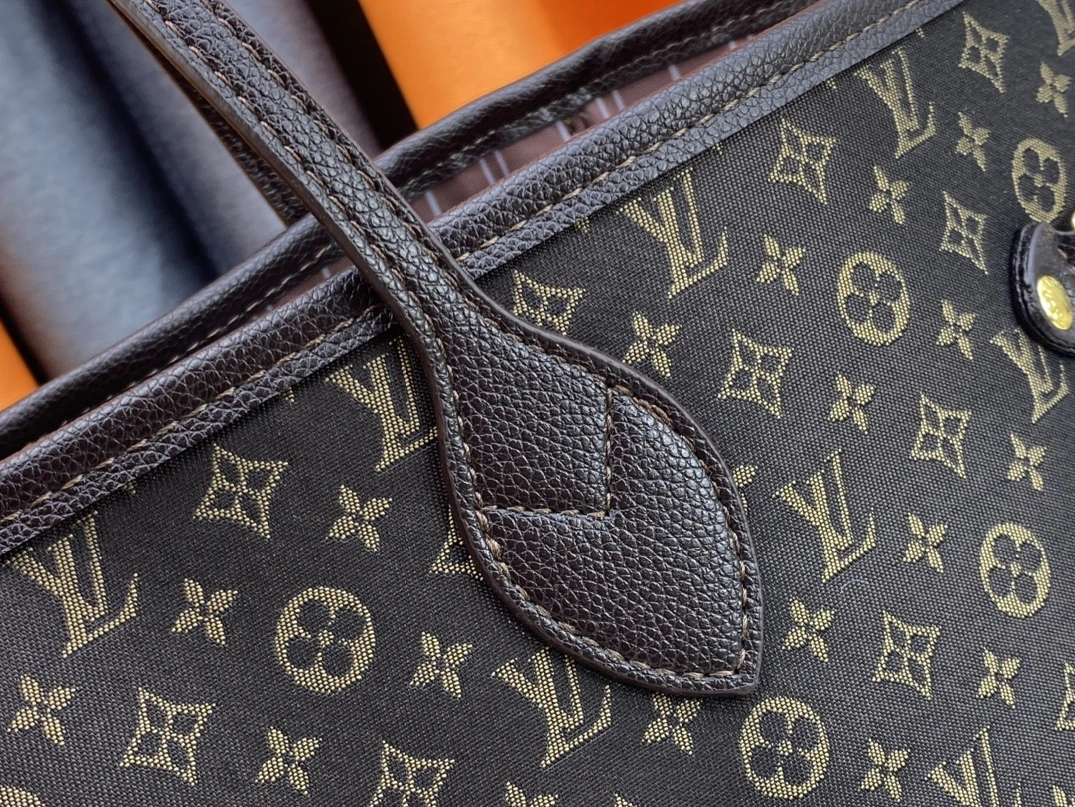 Louis Vuitton AAA Quality Shoulder Bags For Women Lightweight 3519