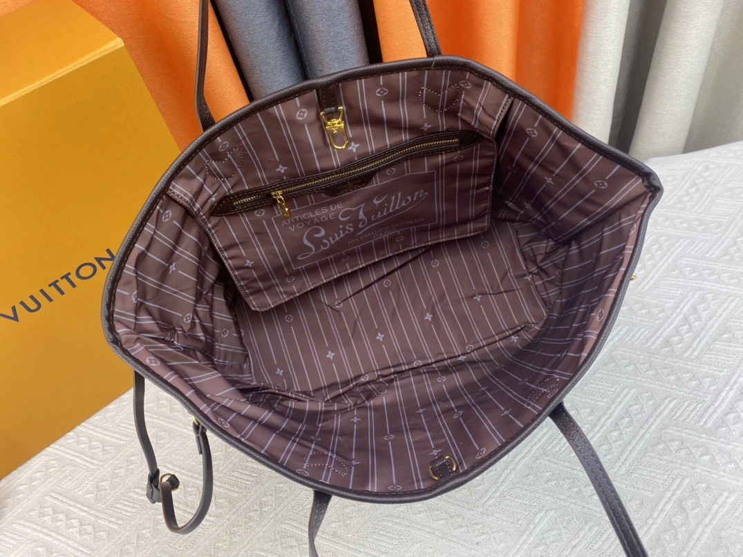 Louis Vuitton AAA Quality Shoulder Bags For Women Lightweight 3519