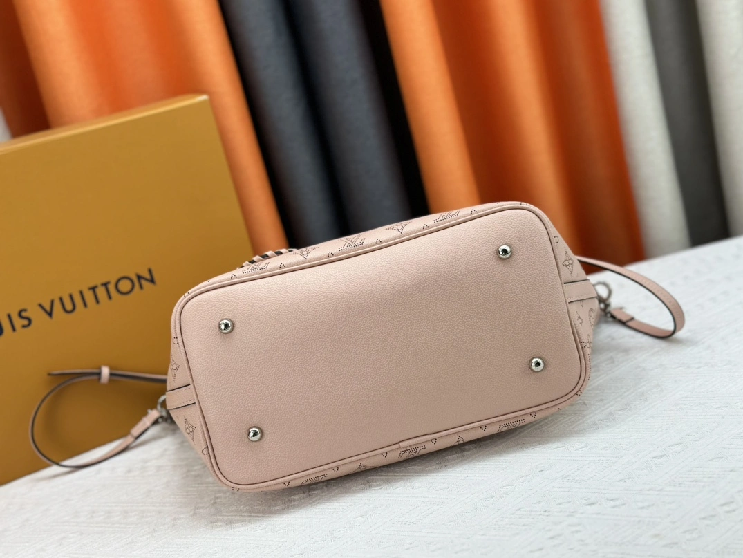 Louis Vuitton AAA Quality Shoulder Bags For Women Minimalist 2805