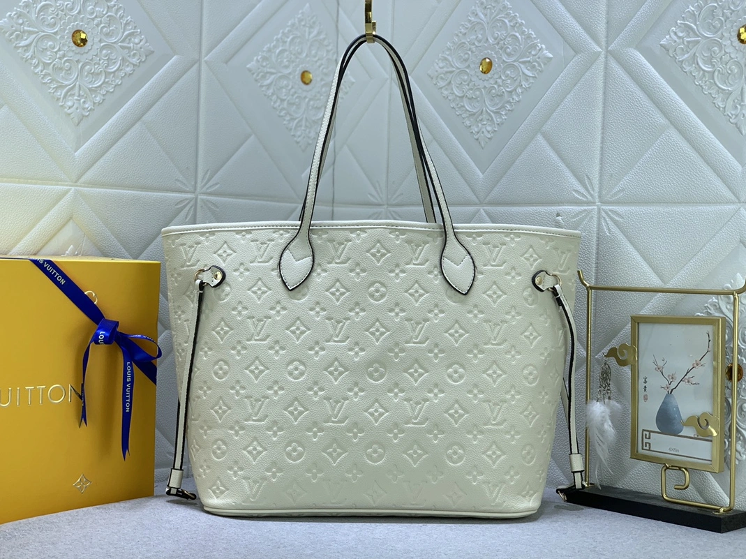 Louis Vuitton AAA Quality Shoulder Bags For Women Minimalist 8165