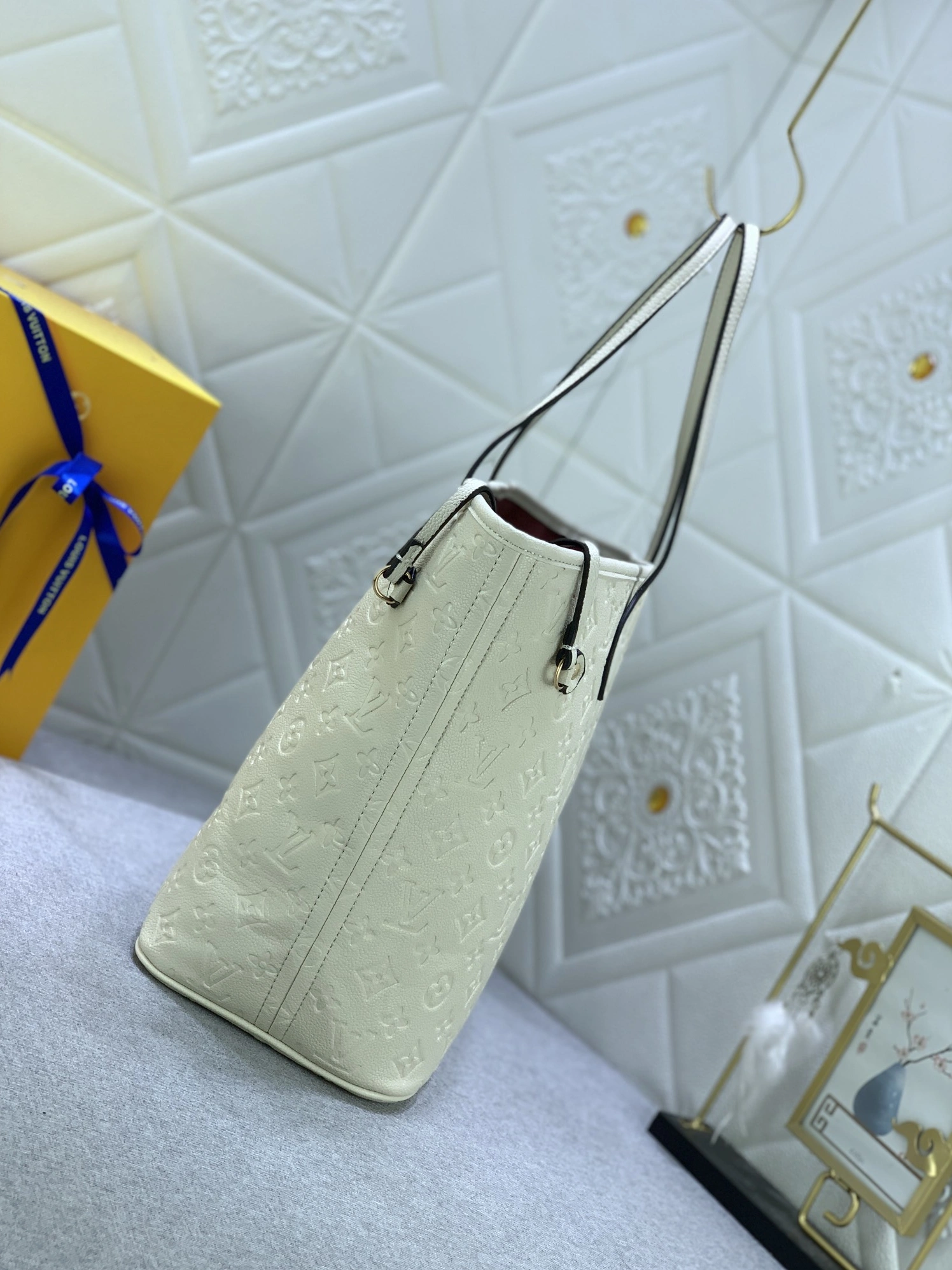Louis Vuitton AAA Quality Shoulder Bags For Women Minimalist 8165