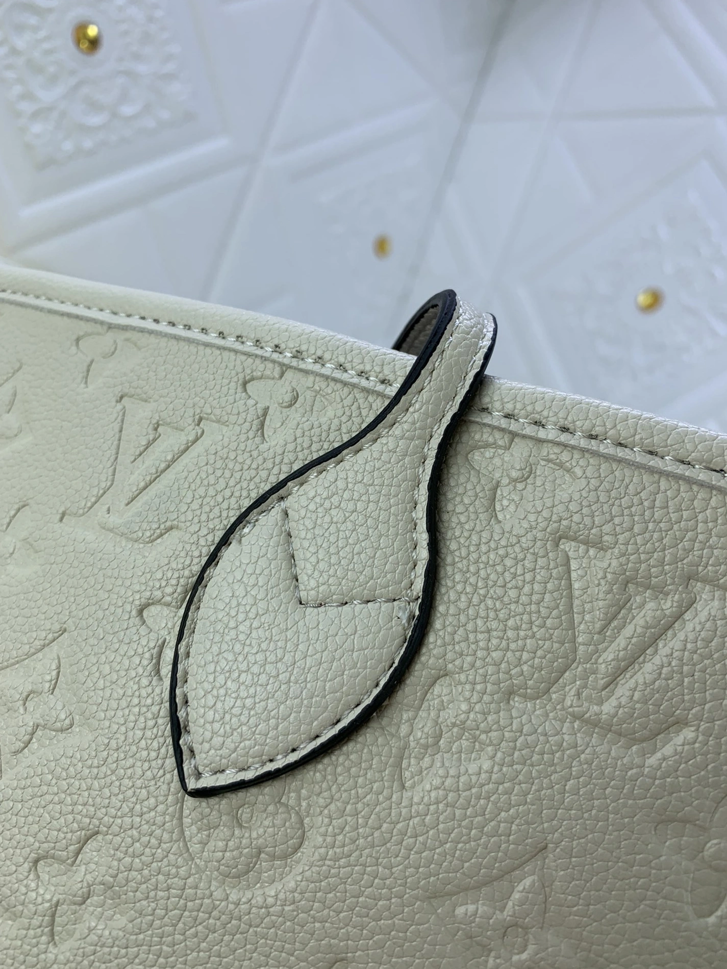 Louis Vuitton AAA Quality Shoulder Bags For Women Minimalist 8165