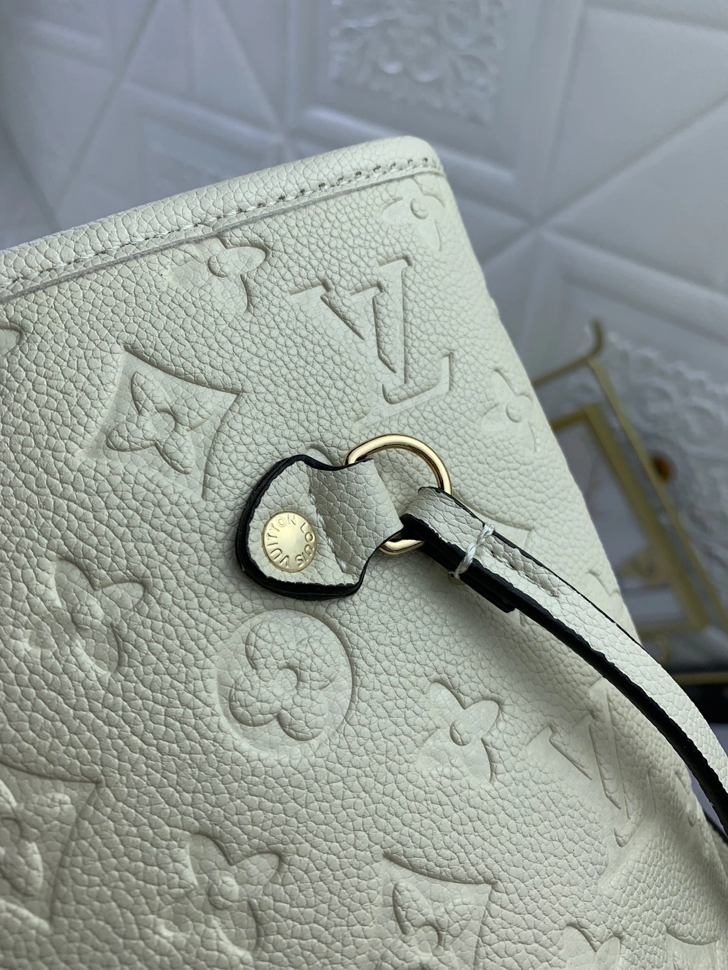 Louis Vuitton AAA Quality Shoulder Bags For Women Minimalist 8165