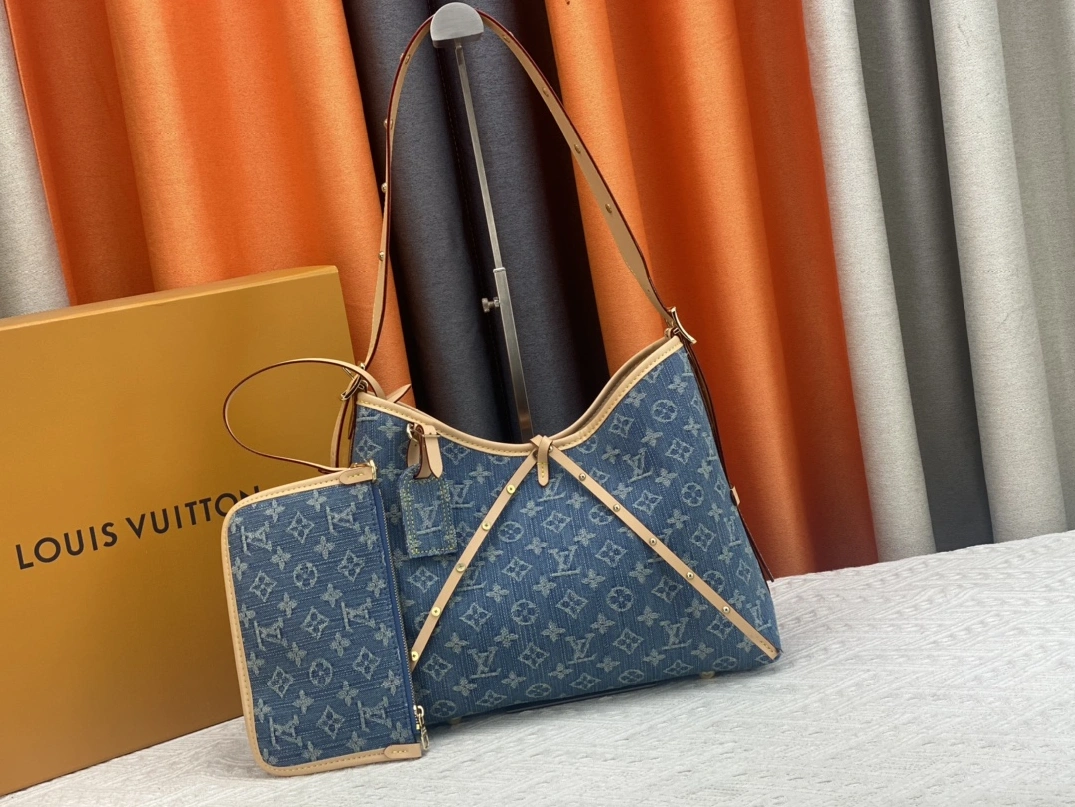 Louis Vuitton AAA Quality Shoulder Bags For Women Minimalist 8652