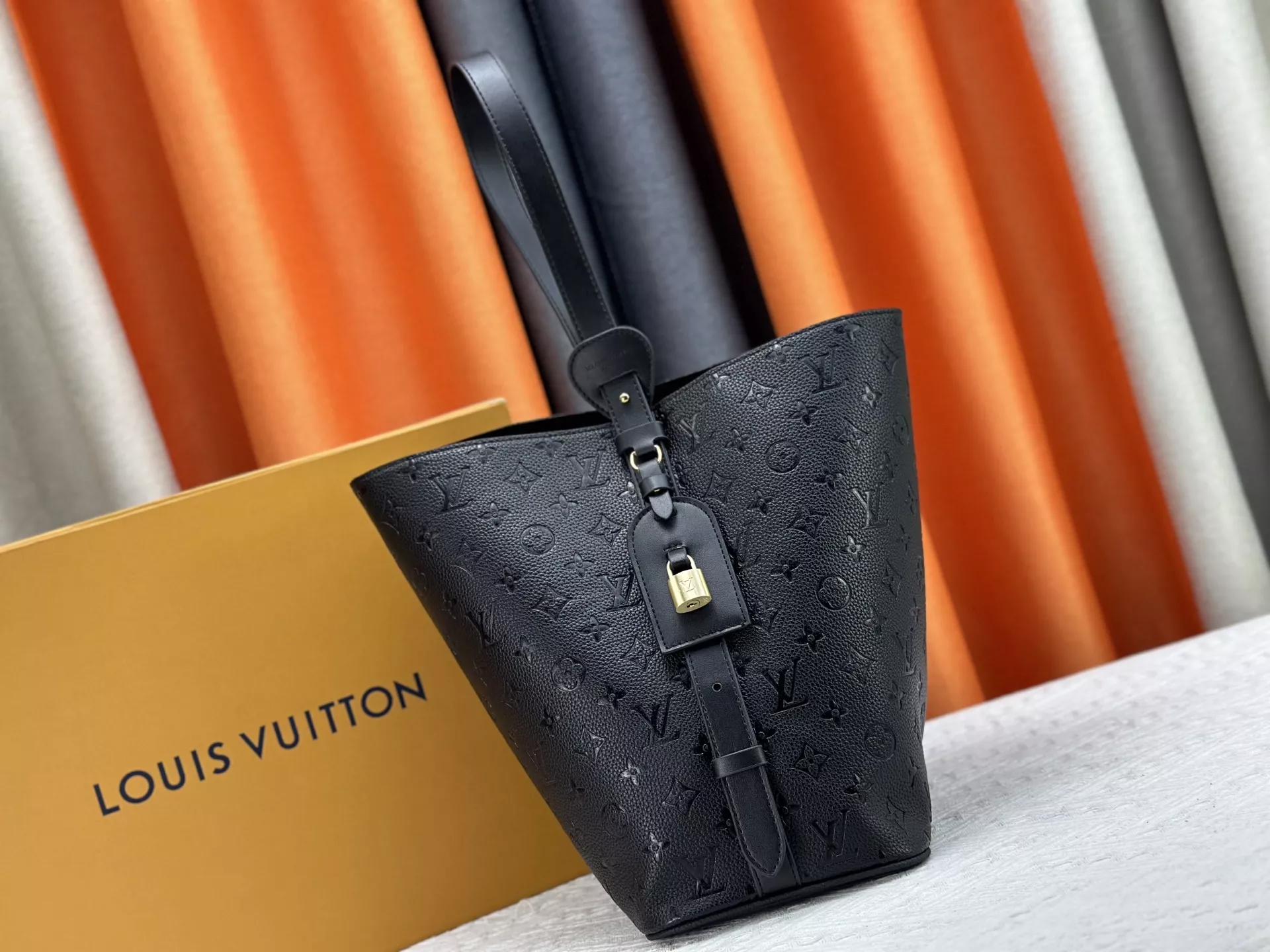 Louis Vuitton AAA Quality Shoulder Bags For Women Minimalist 9623