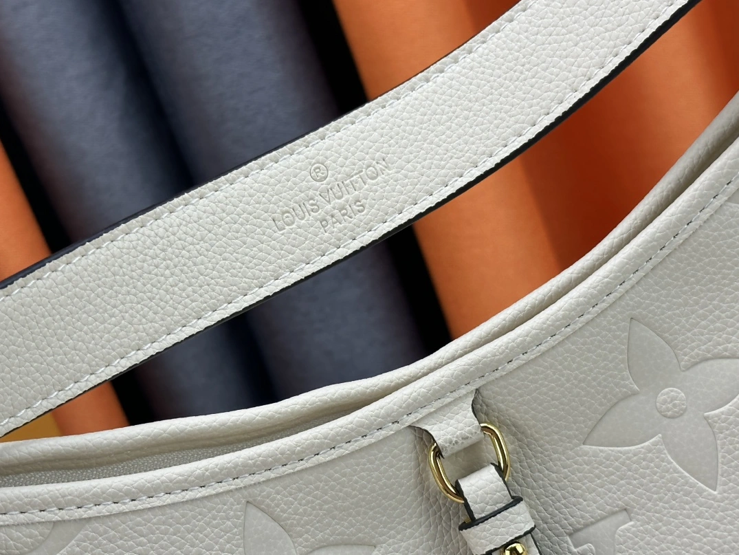Louis Vuitton AAA Quality Shoulder Bags For Women ModernLook 1735