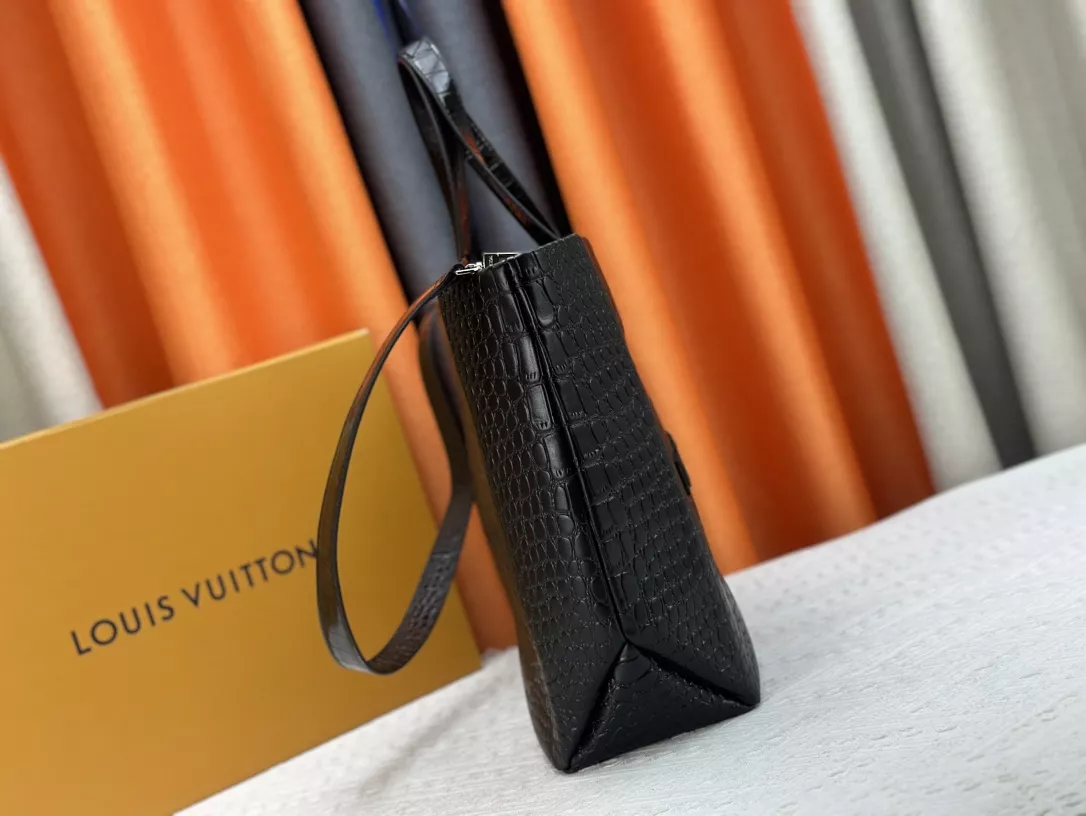 Louis Vuitton AAA Quality Shoulder Bags For Women NewStyle 2690